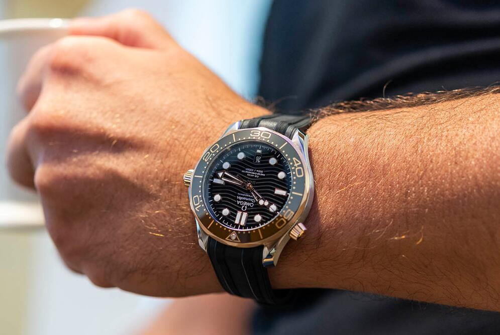 Modern Swiss Omega Seamaster Diver 300M Replica Watches UK With Charm